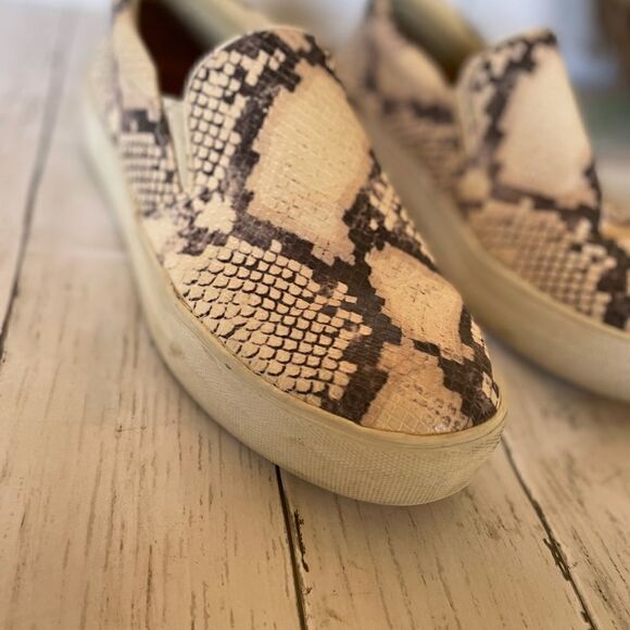 STEVE MADDEN GILL SNAKE PRINT SNEAKERS 9M - Picture 2 of 16